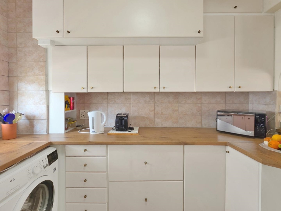 2 Bedroom Property for Sale in Sea Point Western Cape